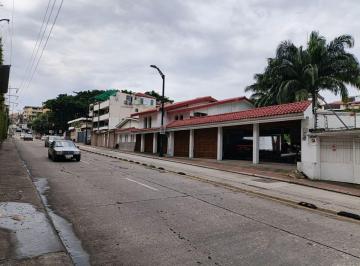 Casa de 3 habitaciones, Guayaquil · Casa con 716 m² en Venta en Urdesa, 3 Habitaciones