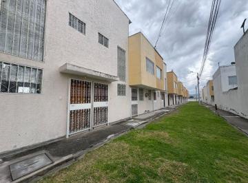 Casa de 3 habitaciones, Quito · Casa en Conjunto Residencial Sector Mega Coral en Calderón