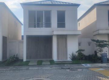 Casa de 3 habitaciones, Guayaquil · Estreno de Oportunidad con Jacuzzi