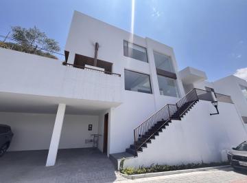 Casa · 243m² · 5 Habitaciones · 3 Estacionamientos · Casa Venta 5 Dorm. Urbanizacion Cumbaya Nayon