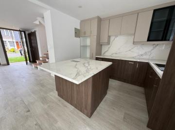 Casa de 4 habitaciones, Quito · Venta Casa 4 Dorm. Dos Parqueaderos y Terraza Conocoto Valle de Los Chillos