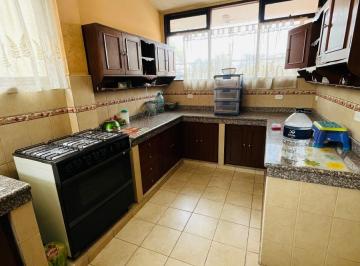 Departamento de 3 habitaciones, Quito · Departamento Tres Dorm. Amoblado