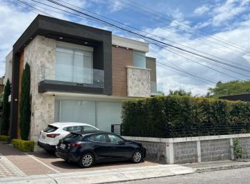 Casa de 2 habitaciones, Quito · Casa con 2 Recámaras en Venta en Urbanización Juan Montalvo de Nayón, 287 m² Terreno