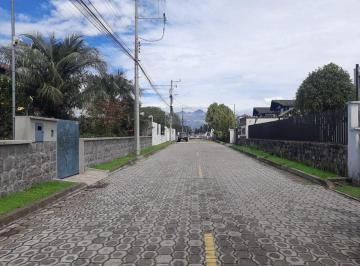 Casa de 4 habitaciones, Quito · Terreno de 1778 m² con Casa de 320 m² en Venta en Urb. Privada Sangolquí Valle de Los Chillos
