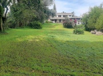 Casa de 4 habitaciones, Quito · Terreno con Casa en Venta Urbanización Privada Valle de Los Chillos