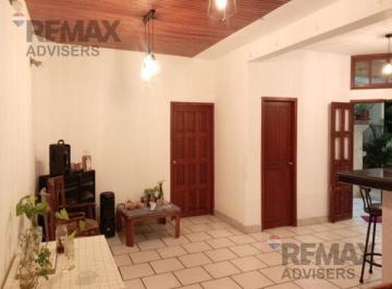 Departamento · 255m² · 3 Habitaciones · 1 Estacionamiento · En Venta Departamento Amplio con Parqueo y Terraza (Urdesa Central)