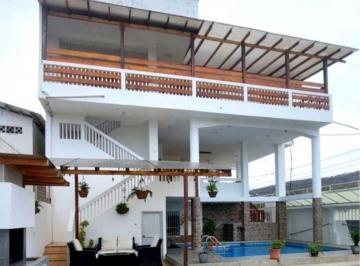 Casa · 310m² · 7 Habitaciones · 5 Estacionamientos · Casa - Centro de Crucita