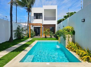 Casa de 4 habitaciones, Salinas · Vendo Espectacular Casa de Lujo con Piscina a Pocas Cuadras del Malecon