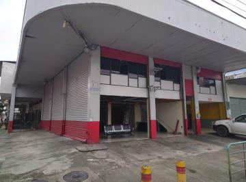 Local comercial · 324m² · 1 Estacionamiento · Se Alquila Local Comercial con Mezanine, Calle Pedro Moncayo (Monij)
