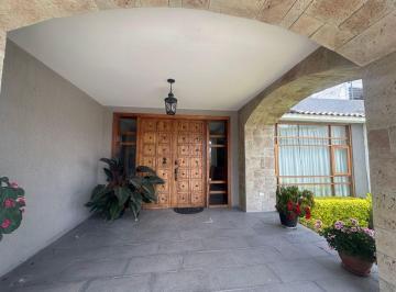 Casa de 3 habitaciones, Quito · Vendo Excelente y Amplia Casa en Cumbaya Cercana U. San Francisco 1.018 Mm². Terreno 6571 m². Constr.