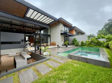 Casa de 5 habitaciones, Guayaquil · Isla del Rio - Isla Mocoli - Majestuosa Casa con Piscina en Venta!