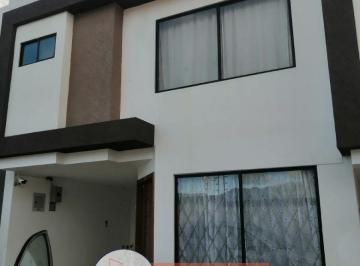 Casa de 3 habitaciones, Cuenca · Casa de Venta en Zona Residencial Sector Los Cerezos