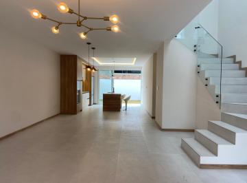 Casa · 192m² · 3 Habitaciones · 2 Estacionamientos · Casa en Venta, con Area Vede. Ciudadela Roma