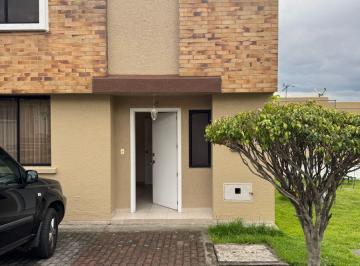 Casa de 3 habitaciones, Quito · Vendo Casa de 104 m² en Conocoto