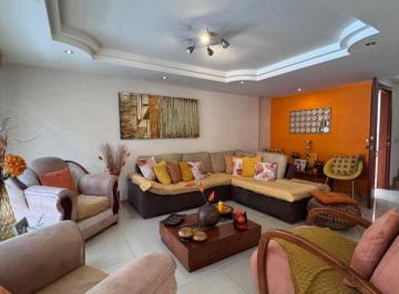 Casa de 4 habitaciones, Quito · Venta de Casa Amplia – Sector Isaac Albéniz