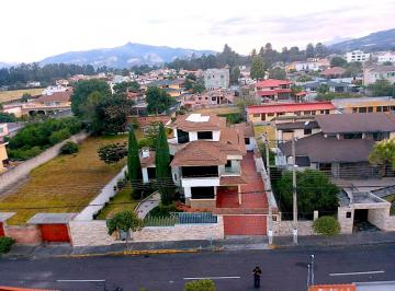 Casa de 4 habitaciones, Quito · Casa en Urb San José del Valle – 1000 m² de Terreno – 450 m² Construcción