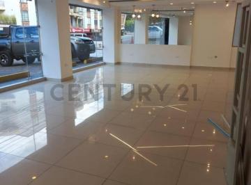 Local comercial · 115m² · 2 Estacionamientos · Renta Local con 3 Parquederos Frontales
