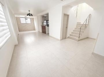 Casa · 170m² · 4 Habitaciones · Casa en Venta Urb. La Joya Etapa Granate Ximo