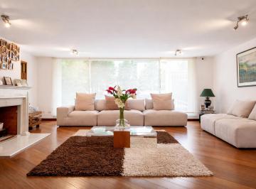 Casa · 500m² · 3 Habitaciones · 2 Estacionamientos · Casa Amoblada en Arriendo en Miravalle San Isidro con Jardín y Bbq