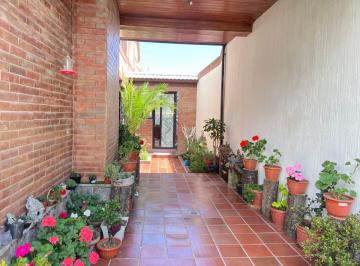 Casa de 7 habitaciones, Quito · Casa Venta con Departamento en La Urbanización El Condado