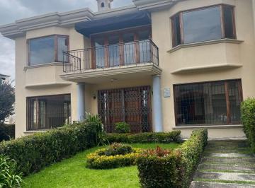 Casa de 3 habitaciones, Quito · En Venta Casa Ideal Para Extranjeros, con Seguridad 24 Horas Dentro de Urbanización Campo Alegre