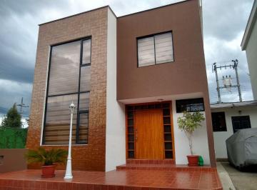 Casa de 5 habitaciones, Quito · Casa en Venta Valle de Los Chillos