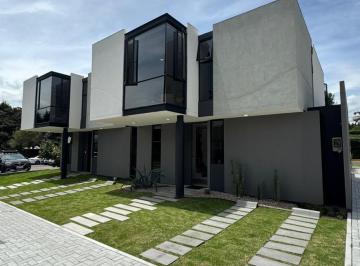Casa · 155m² · 3 Habitaciones · 2 Estacionamientos · Casas de Dos Plantas Sector Lumbisi