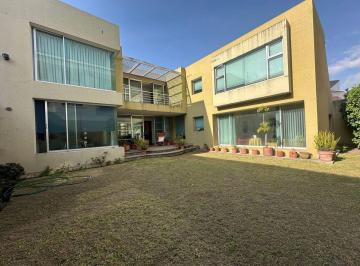 Casa · 410m² · 3 Habitaciones · 2 Estacionamientos · Hermosa Casa en Venta Urb El Condado 410 Mtrs2 Amplios Jardines