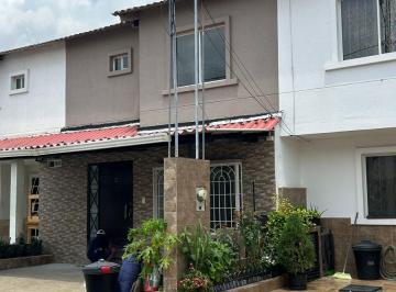 Casa de 4 habitaciones, Guayaquil · Málaga 2 Venta Casa Recien Remodelada