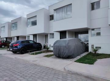 Casa de 3 habitaciones, Quito · Mira Esta Joya! Casa por Estrenar con 2 Patios en San Juan de Calderón