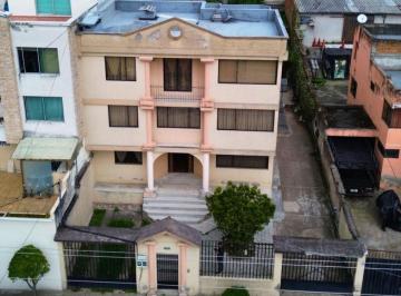 Departamento de 7 habitaciones, Quito · Casa Rentera en Venta "San Fernando"
