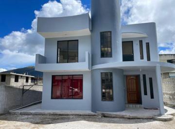 Casa de 2 habitaciones, Quito · ¿Qué Más Necesitas? Casa Independiente con 2 Viviendas en San Antonio