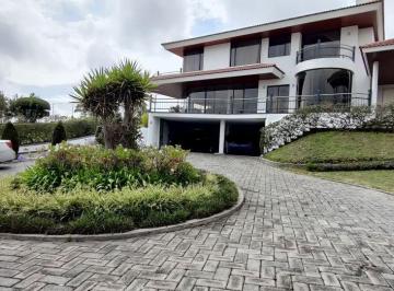 Casa de 4 habitaciones, Quito · Casa en Venta, Amagasi, 3800 m² Hermosa Propiedad