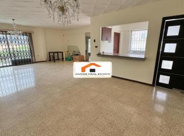 Departamento de 3 habitaciones, Guayaquil · Urdesa, Vendo Departamento 3 Dorm. 2 Parqueos, 180 m²