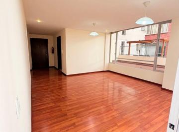 Sala desde Afuera hacia Adentro · Lindo Departamento en Venta en La Udla