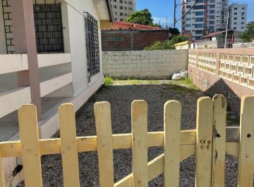 Casa de 4 habitaciones, Salinas · Remato Clasica Villa a Dos Cuadras del Mar con Enorme Terreno
