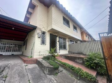 Casa de 3 habitaciones, Quito · Vendo Casa en Conjunto Privado San Isidro del Inca