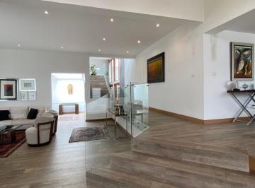 Casa de 4 habitaciones, Quito · Casa Moderna, Dorm. en Pb, 1.180 m² de Terreno, Bbq, Jacuzzi. Urbanizacion Privada