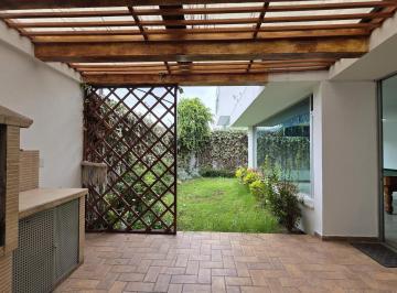 Casa · 315m² · 3 Habitaciones · 4 Estacionamientos · En Venta Hermosa Casa en Cumbayá Dentro de Conjunto
