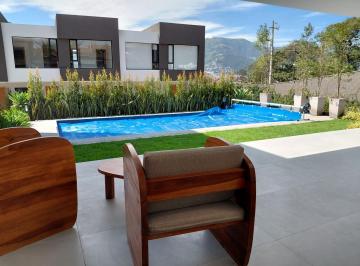 Casa · 197m² · 3 Habitaciones · 2 Estacionamientos · Espectacular Casa de Venta en Planos Ubicada en Proyecto en El Sector de La Viña Alta
