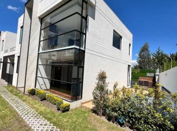 Casa de 4 habitaciones, Quito · Casa de Lujo en Venta, Sector Tumbaco Megakiwi