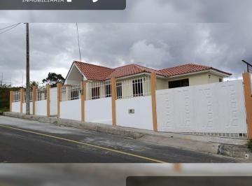 Casa de 3 habitaciones, Ambato · Casa de un Solo Nivel, con 230 m² y 3 Habitaciones en Venta en Sur de Ambato