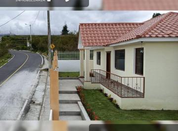 Casa de 3 habitaciones, Ambato · Casa de un Solo Nivel, con 230 m² y 3 Habitaciones en Venta en Sur de Ambato