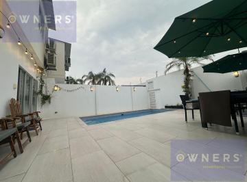 Casa · 178m² · 3 Habitaciones · 2 Estacionamientos · Casa en Urb Arboletta con Piscina Via Daule Salitre