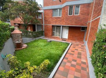 Casa de 5 habitaciones, Quito · Conjunto La Alborada (Casa de 3 Pisos)
