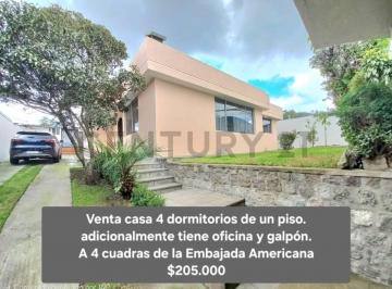 Casa · 317m² · 4 Habitaciones · 4 Estacionamientos · Casa de 4 Dorm., de un Piso, Más Oficina y Galpón. Embajada Americana