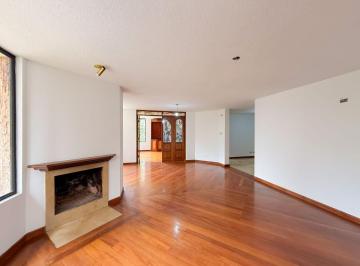 Casa de 4 habitaciones, Quito · Departamento de 297 m² con 4 Habitaciones en Venta en González Suárez