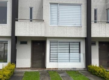Casa · 138m² · 2 Habitaciones · 2 Estacionamientos · Conocoto, Casa en Conjunto Boreal
