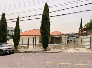 Casa de 5 habitaciones, Quito · Se Vende Casa 5 Hab + 6 Parq - Miravalle 2