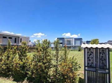 Terreno / Lote · 406m² · 2 Estacionamientos · Terreno - Puembo